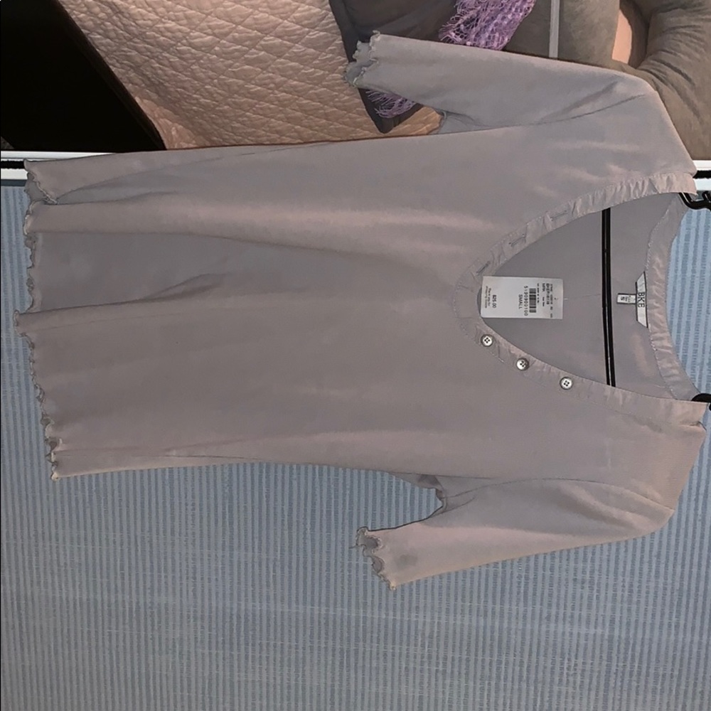 Buckle dress shirt